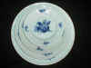 flade tallerkner blå blomst kantet kongelig porcelæn.JPG (142295 byte)